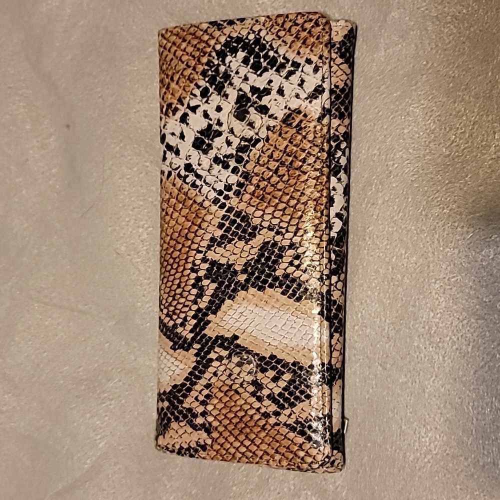 Snake wallet